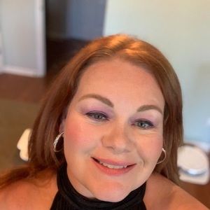 Meet your Posher, Adrienne